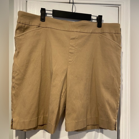 NOT FOR SALE Pull On Easy Care Elastic Waist Tan Khaki Chino Shorts - Picture 1 of 11